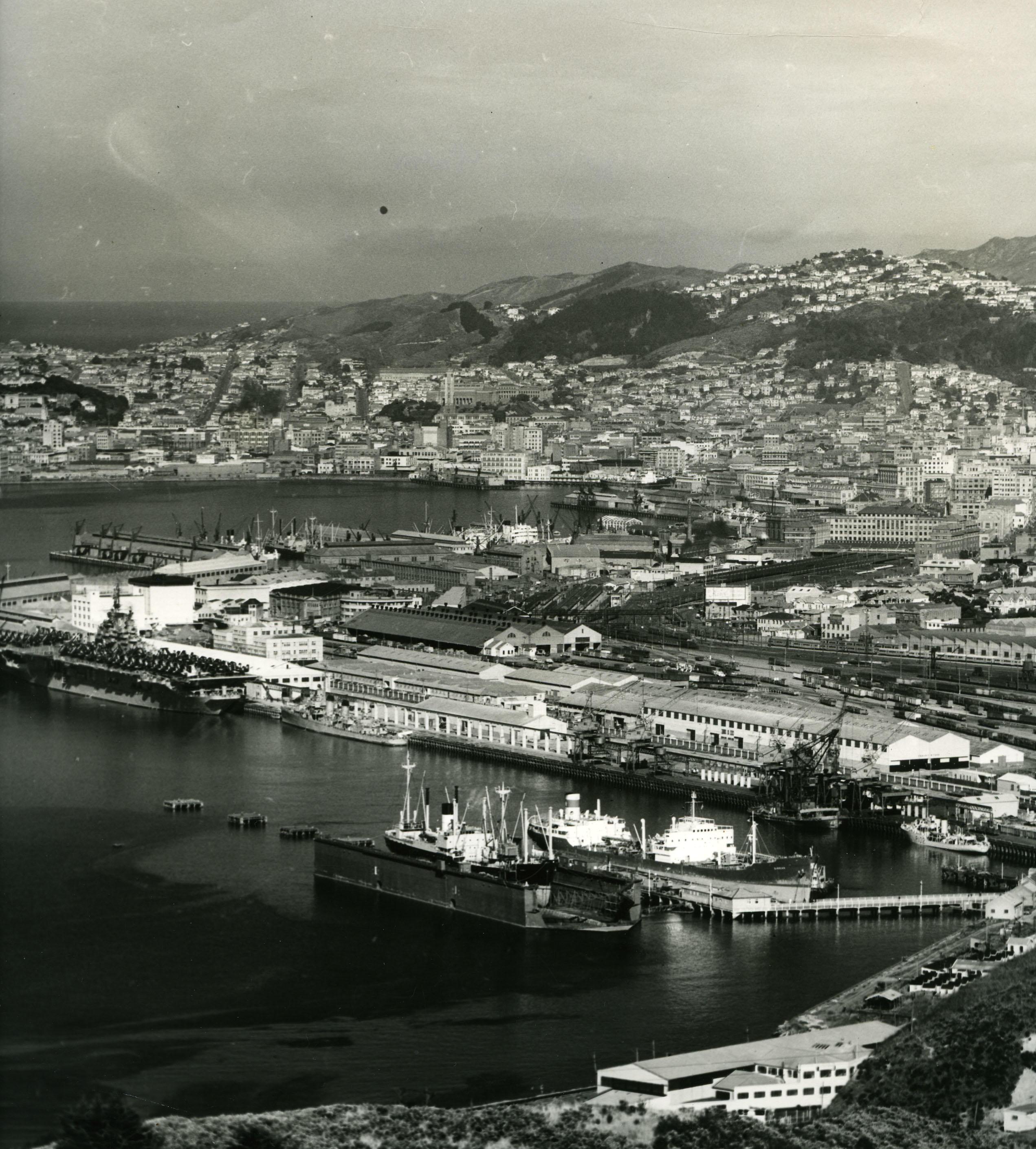 Photograph Aotea Quay and the Jubilee Floating Dock, Wellington, 1940s