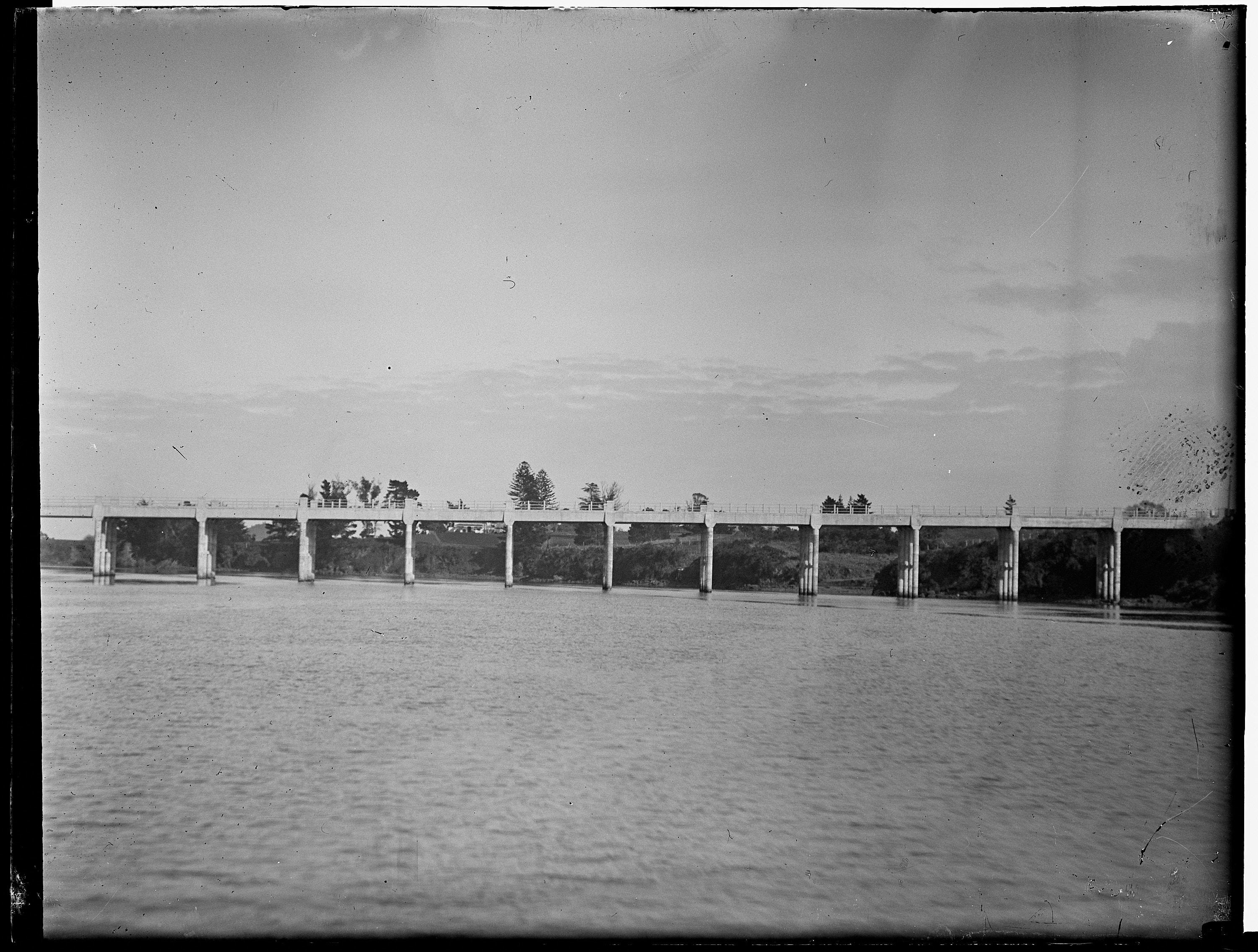 Glass plate An image of the trip to Otahuhu by Tamaki River to inspect