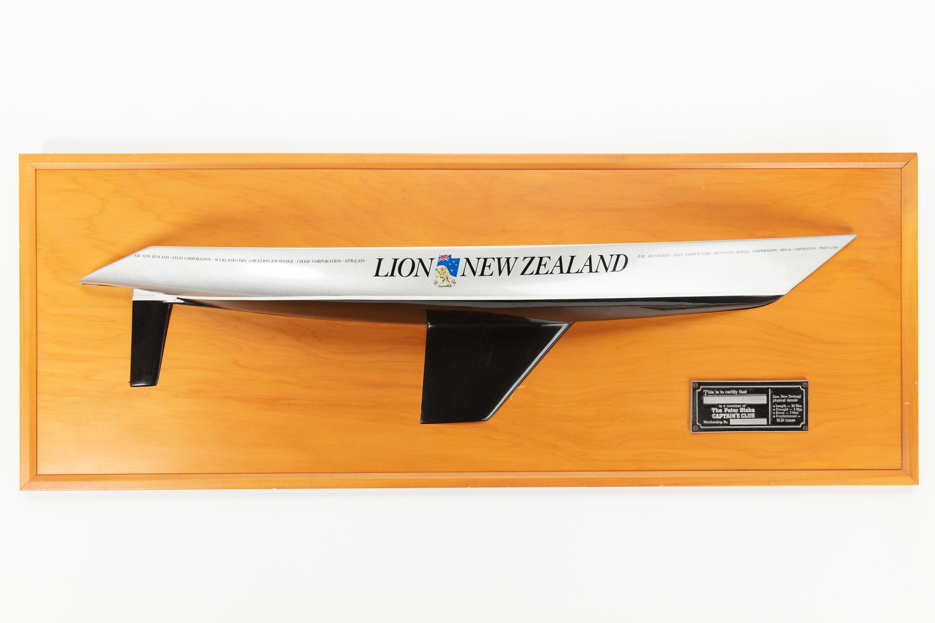 half-model-lion-new-zealand-captain-s-club-new-zealand-maritime-museum
