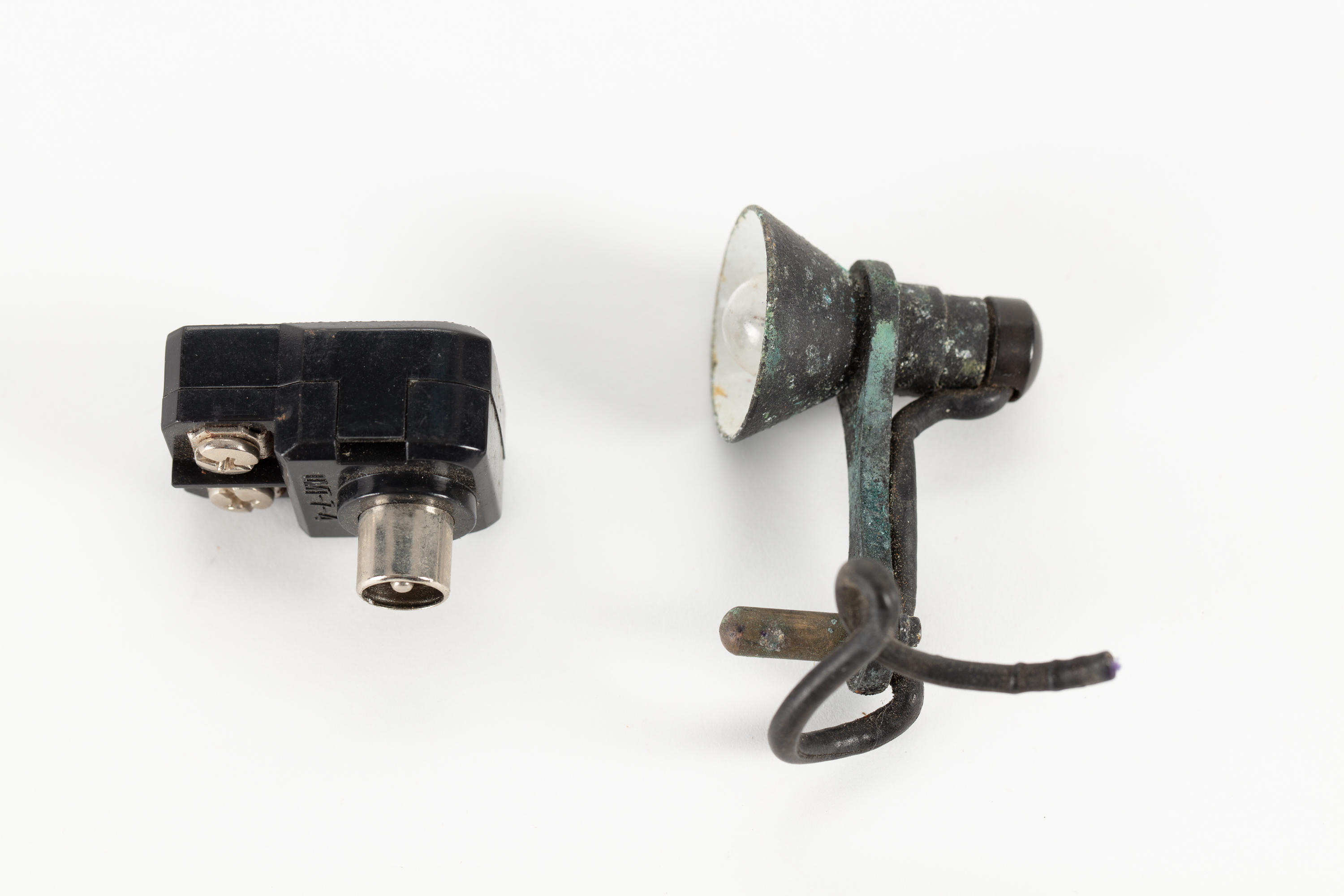 Small light fitting and adaptor New Zealand Maritime Museum