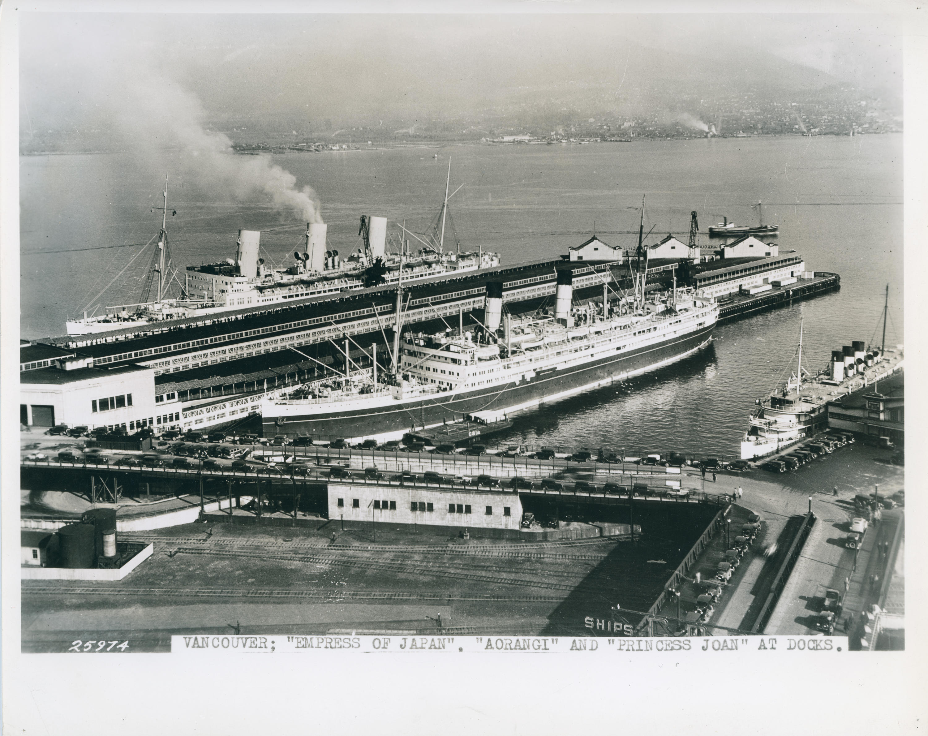 写真 Photograph: EMPRESS OF JAPAN (1929), AORANGI (1924), and PRINCESS